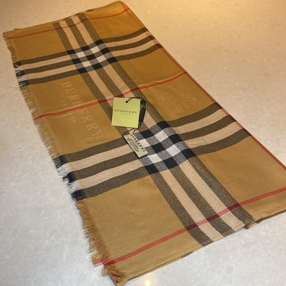 New Burberry Reversible EKD lightvweight Cashmere Scarf beige with tags ⭐️⭐️⭐️⭐️ - Picture 12 of 17